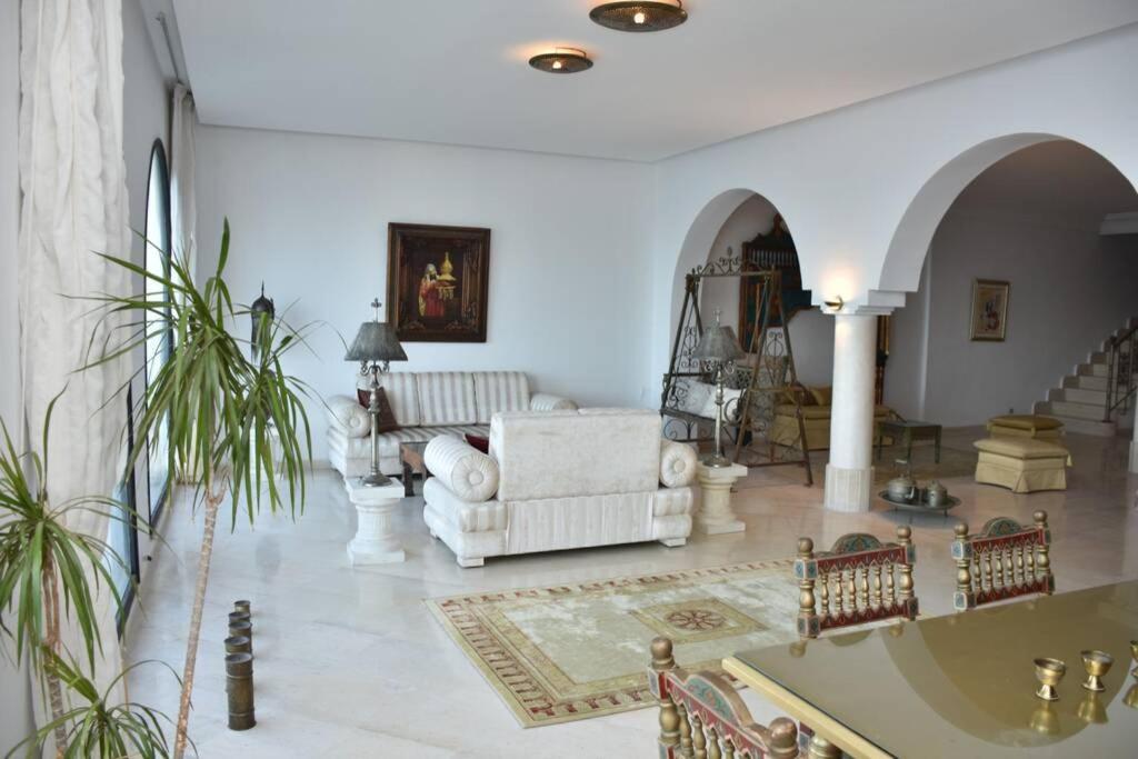 Villa Hannibal Douar ech Chott Exteriör bild